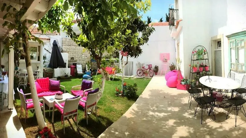 Umit Ev Hotel Alacati 2*,
